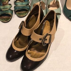 Joan & David circa brown beige patent heeled Mary janes in 6.5